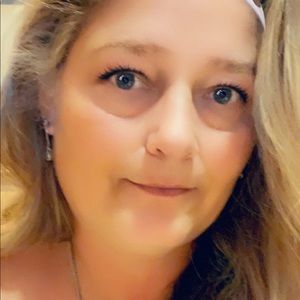 🌺🌺🌺 Meet your Posher Tina 🌺🌺🌺